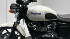 Triumph Bonneville (10MY)